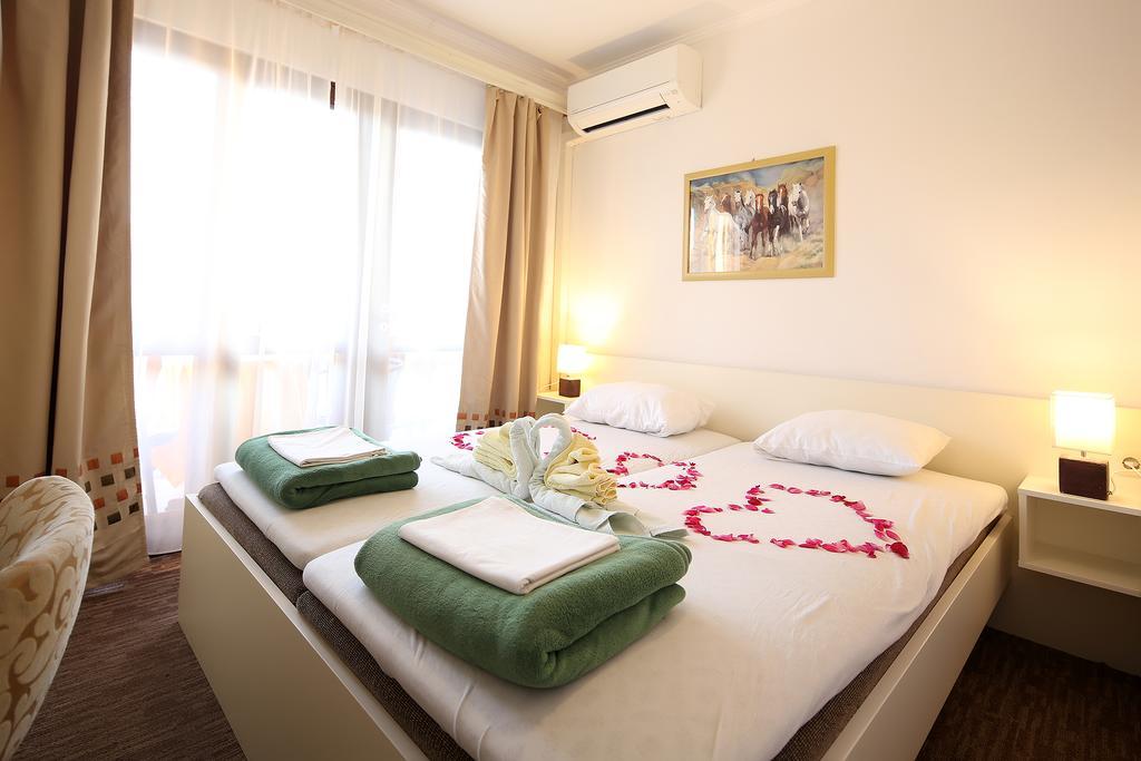 Guest House Zeba & Riviera Šilo Kültér fotó